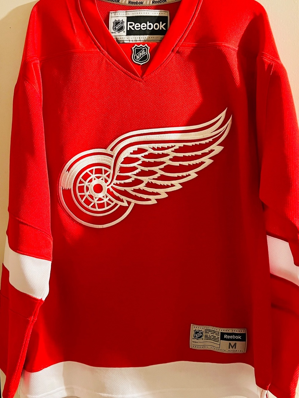 Reebok Red Detroit Red Wings Hockey Jersey with White Details M
